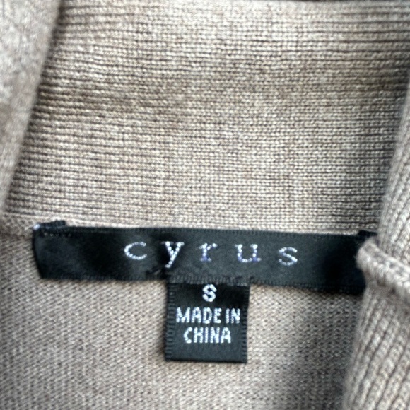 Cyrus women’s cowl neck sweater camel color size small in great condition - Picture 6 of 8